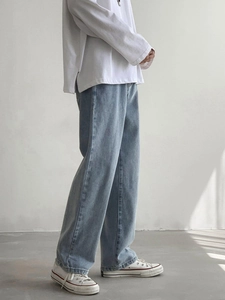 Heren jeans met rechte pijpen en ontspannen pasvorm in lichtblauwe wassing casual stijl