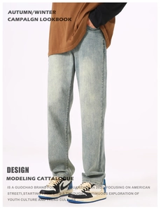 Retro hellblaue Jeans für Herren im Straight-Leg-Schnitt mit Wascheffekt und Streetstyle