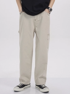 Pantalon cargo beige clair en coton pour hommes avec coupe droite et poches latérales