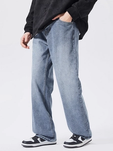 Men's loose straight-leg jeans in light blue washed denim with a high street style fit