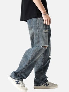 Jean denim bleu rétro délavé pour hommes, coupe large et droite avec détails déchirés