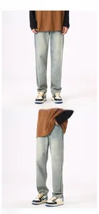 Vorder- und Seitenansicht der hellblauen Straight-Leg-Jeans für Herren im Vintage-Stil