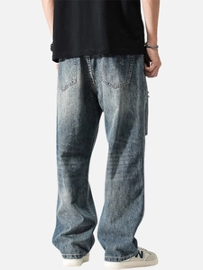 Jean homme bleu vintage délavé coupe large droite avec détails des poches arrière