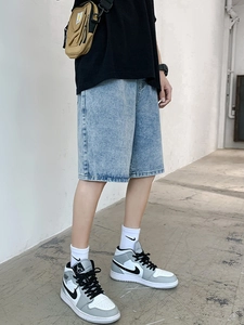 Men's light blue washed denim shorts in loose straight-leg fit and five-point length