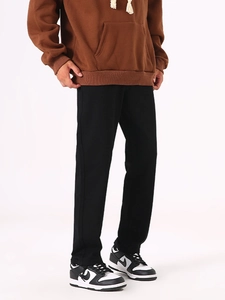 Schwarze Herren-Freizeithose mit geradem Bein für einen modischen und entspannten Look
