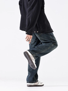 Men's retro wash straight leg denim jeans in loose fit with bamboo texture style
