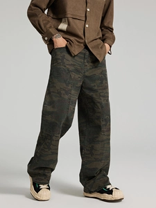 Men's retro camouflage cargo pants in loose straight fit for a high street look
