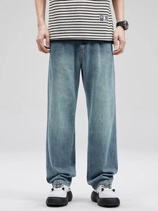 Jean homme bleu clair délavé à jambe large et coupe droite style vintage chic