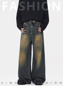Detailansicht der Retro-Wasch-Jeans mit hoher Taille und Vintage-Gelbfärbung-Effekt