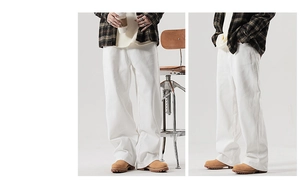 Vue avant et latérale du jean blanc à jambe large pour homme en coton de style cleanfit