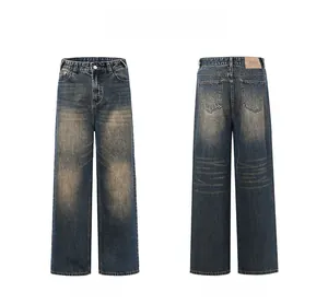 Vorder- und Rückansicht der Vintage-Jeans in Blau mit weitem Bein und Leder-Markenpatch