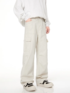 Pantalon cargo ample pour homme de couleur blanc cassé avec grandes poches