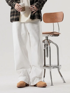 Pantalon en denim blanc à coupe droite large pour homme style clean fit décontracté