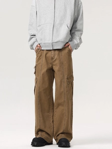 Braune weite Cargohose mit mehreren Taschen und Kontrastnaht im Retro-Look