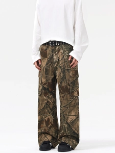 Retro loose camouflage cargo pants with branch pattern and black belt for men