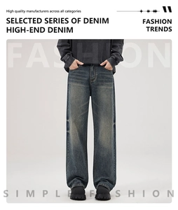 Detail der vintage locker sitzenden Jeans mit geradem Bein in Dunkelblau und Waschung