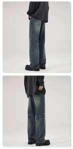 Detail der Vintage-Waschung Loose-Fit Jeans mit Distressed-Textur und weitem Beinverlauf