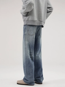 Jean droit bleu glacier délavé rétro pour homme avec une finition esthétique vintage