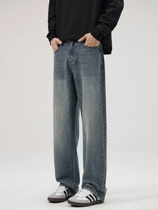 Jean droit et large pour homme en denim bleu clair délavé avec finition vintage rétro