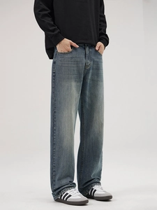 Jean vintage délavé coupe droite et large pour homme en denim bleu avec effet usé