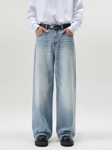 Jeans larghi lavaggio retrò blu chiaro con effetto sbiadito e cintura in pelle nera