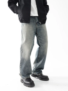 Jeans in denim azzurro vintage da uomo a gamba larga con effetto lavato e vestibilità dritta