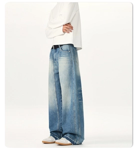 Vue détaillée du jean délavé vintage avec coupe 3D et silhouette large pour hommes