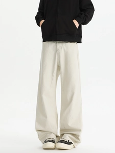Detail view of cream-colored wide-leg trousers with cleanfit straight-cut aesthetic