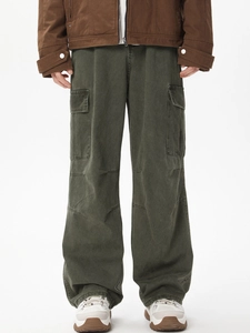 Pantaloni cargo uomo verde oliva dal taglio comodo con tasche laterali e texture lavata