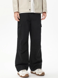 Pantaloni cargo neri da uomo stile baggy con tasche laterali e vestibilità comoda