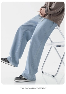 Détail du jean large bleu clair avec taille élastique à cordon de serrage pour style décontracté
