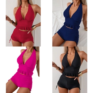 Détail du haut de bikini à volants et du short taille haute à cordon en quatre couleurs