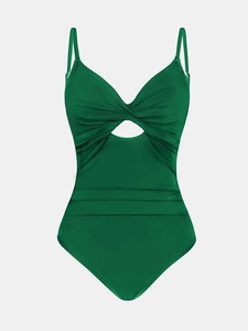 Détail d'un maillot de bain vert foncé avec nœud torsadé et découpe frontale élégante