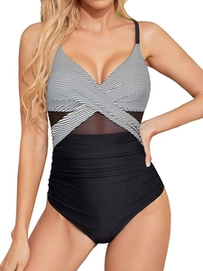Maillot de bain une pièce avec rayures croisées, empiècement résille et fronces