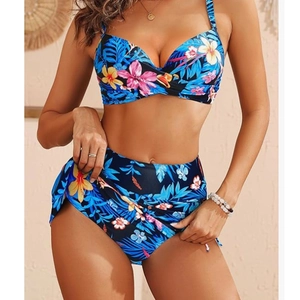 Détail du bas de bikini taille haute avec imprimé floral tropical et tissu à fronces