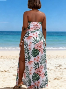 Ensemble bikini 3 pièces à fleurs avec haut licou et jupe longue fendue à la plage