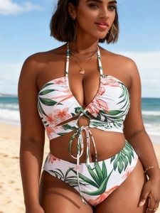 Bikini grande taille trois pièces avec imprimé floral tropical et jupe de plage assortie