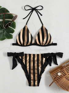 Schicker Bikini mit gold-schwarzen Metallic-Streifen, Neckholder-Top und Schnürhose
