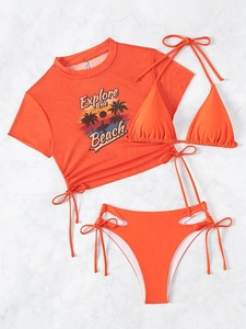 Détails d'un ensemble de bikini orange 3 pièces avec haut en maille et liens latéraux