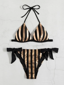 Zweiteiliger Halter-Bikini mit metallisch gold-schwarzen Streifen und Seitenschleifen