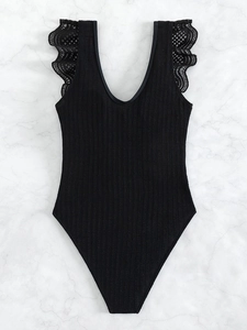 Maillot de bain une pièce noir côtelé avec manches volantées en dentelle fine