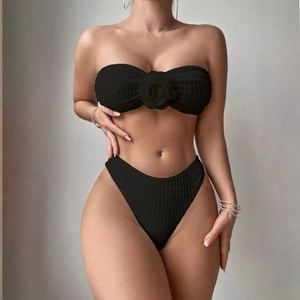 Maillot de bain deux pièces noir en maille côtelée avec rose 3D et culotte taille haute