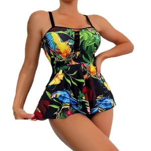 Maillot de bain jupe noir avec imprimé perroquet coloré et décolleté croisé ajouré