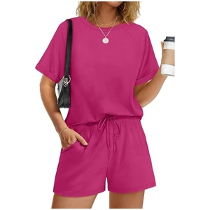 Ensemble décontracté deux pièces rose pour femme avec t-shirt manches courtes et short à cordon