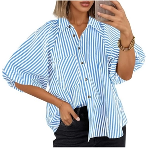 Chemise rayée bleue pour femme avec manches bouffantes et poche sur le devant