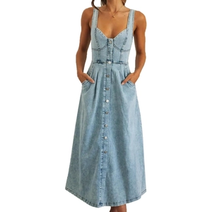 Robe mi-longue en jean bleu clair pour femme avec boutonnage avant et col en V