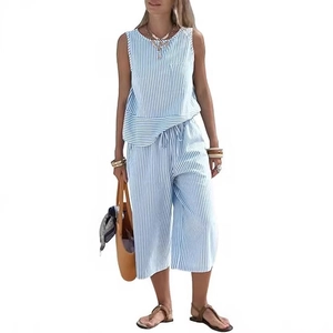Women's two-piece striped sleeveless top and wide-leg cropped pants for summer vacation