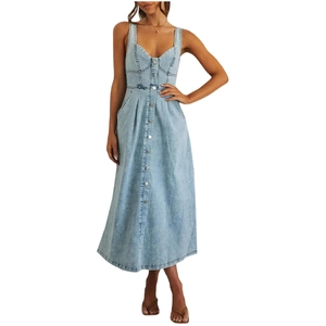 Abito midi da donna in denim celeste lavato con scollo a cuore e gonna a trapezio a bottoni
