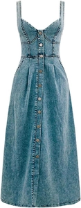 Détails d'une robe midi en jean bleu clair délavé style corset avec boutons sur le devant