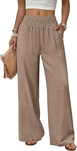 Detail der gerafften hohen Taille und Seitentaschen bei brauner Wide Leg Hose